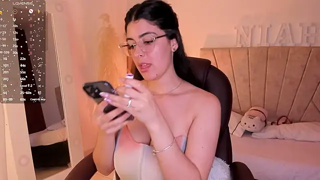 Snapshot of _Niah_ chatting on March 7, 2025, 12:26 am Niah online show from March 7, 2025, 12:26 am