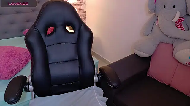 Snapshot of tamara_colliins_ chatting on October 1, 2025, 3:12 am tamara colliins online show from October 1, 2025, 3:12 am