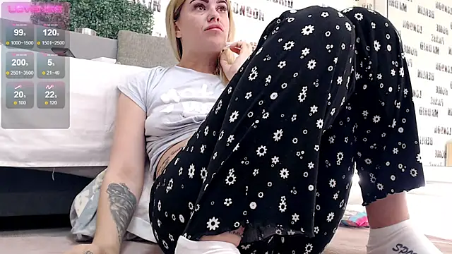 Snapshot of sweetdaiana23 chatting on March 21, 2025, 12:40 am sweetdaiana23 online show from March 21, 2025, 12:40 am