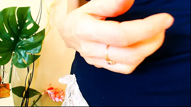 OLIVIA CANDY online show from February 19, 2025, 7:39 am