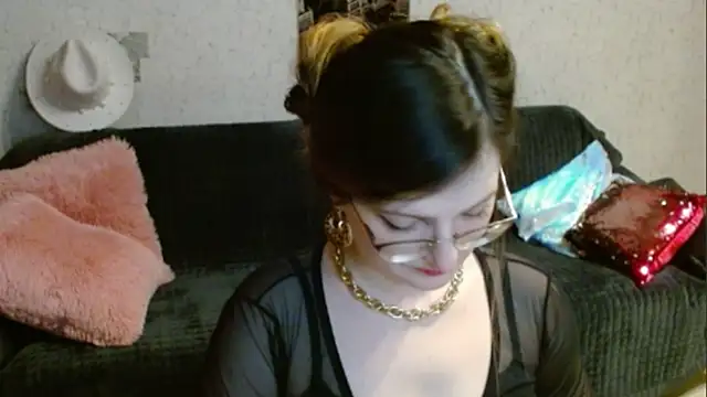 Snapshot of Arielsssplash chatting on December 17, 2025, 2:45 pm Arielsssplash online show from December 17, 2025, 2:45 pm