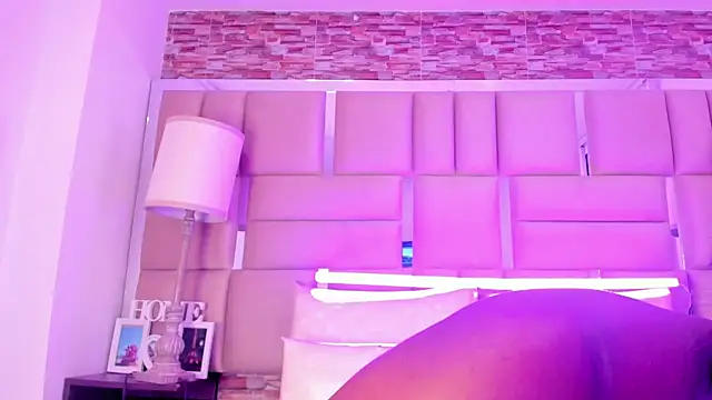 ShaniaBrownn online show from October 11, 2025, 7:56 pm