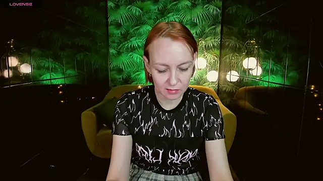 Snapshot of NikaGentle chatting on January 6, 2025, 12:46 pm NikaGentle online show from January 6, 2025, 12:46 pm