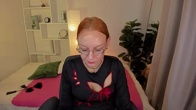 Snapshot of NikaGentle chatting on September 15, 2025, 1:33 pm NikaGentle online show from September 15, 2025, 1:33 pm