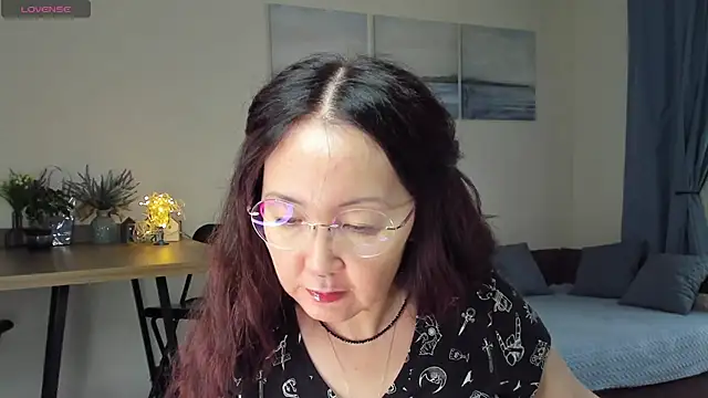 Snapshot of AvroraSakura chatting on March 13, 2025, 11:41 am AvroraSakura online show from March 13, 2025, 11:41 am