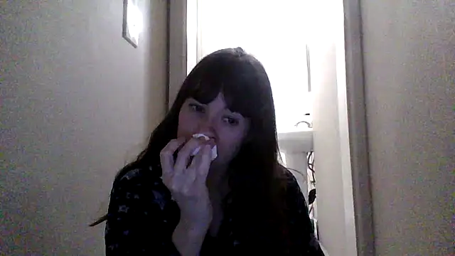 petitedoll29 online show from December 2, 2025, 8:15 pm