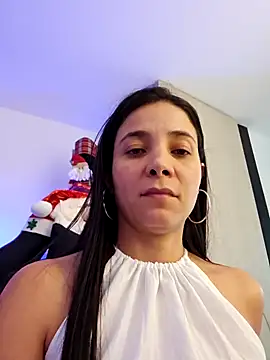 miaeyes online show from December 21, 2024, 1:32 pm