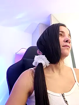 miaeyes online show from January 21, 2025, 4:27 pm