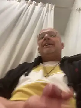 Snapshot of MoneyedOverlap chatting on January 19, 2025, 11:32 pm MoneyedOverlap online show from January 19, 2025, 11:32 pm