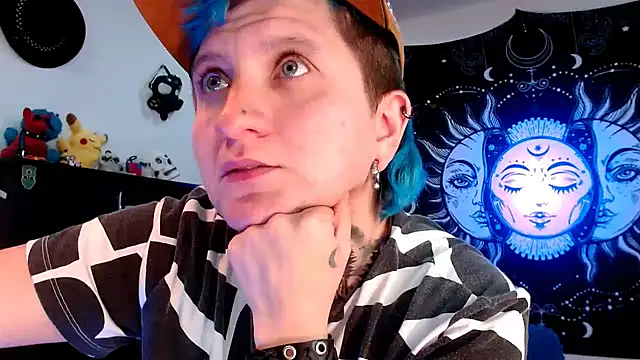 Marieblueeyes online show from February 3, 2025, 1:52 am