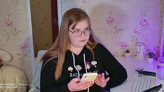 sinnamon  online show from October 19, 2025, 12:39 pm