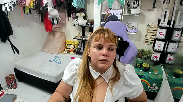 Snapshot of allsson_queen chatting on March 4, 2025, 3:55 am allsson queen online show from March 4, 2025, 3:55 am