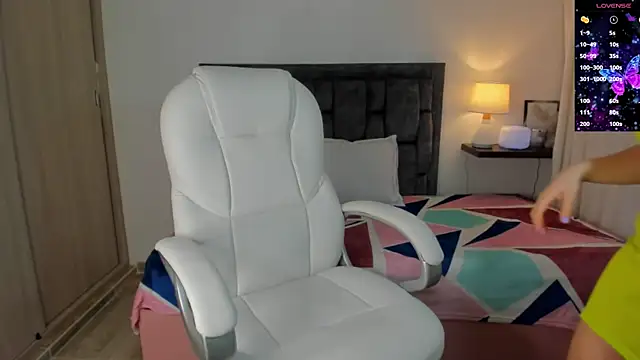 Snapshot of lucia_s1 chatting on February 11, 2025, 11:10 am lucia s1 online show from February 11, 2025, 11:10 am