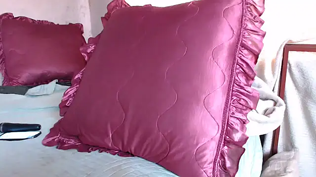 Snapshot of devine_TATAS chatting on October 3, 2025, 2:14 pm devine TATAS online show from October 3, 2025, 2:14 pm