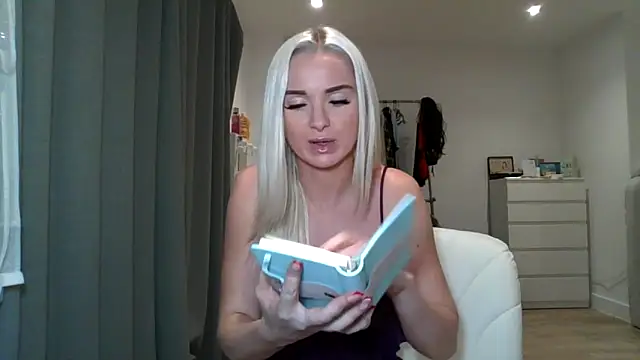 chelseablonde online show from December 19, 2024, 10:32 pm