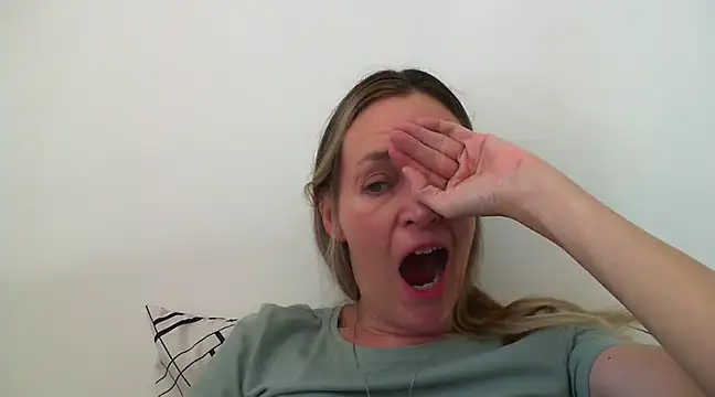 Annylove1 online show from March 18, 2025, 2:26 pm