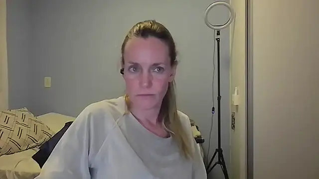 Annylove1 online show from November 29, 2025, 12:13 am