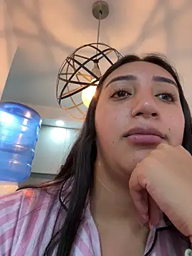 Snapshot of Hannahoff chatting on February 9, 2025, 5:29 am Hannahoff online show from February 9, 2025, 5:29 am