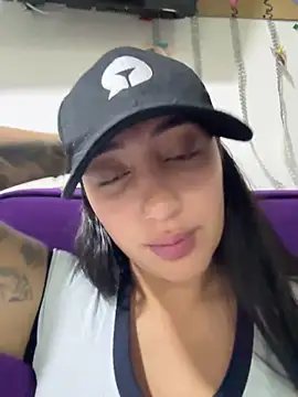 Snapshot of Hannahoff chatting on March 3, 2025, 11:03 pm Hannahoff online show from March 3, 2025, 11:03 pm