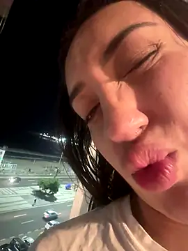 Snapshot of Hannahoff chatting on October 1, 2025, 10:16 pm Hannahoff online show from October 1, 2025, 10:16 pm