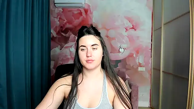 Roxie Bradley online show from December 15, 2024, 5:02 am