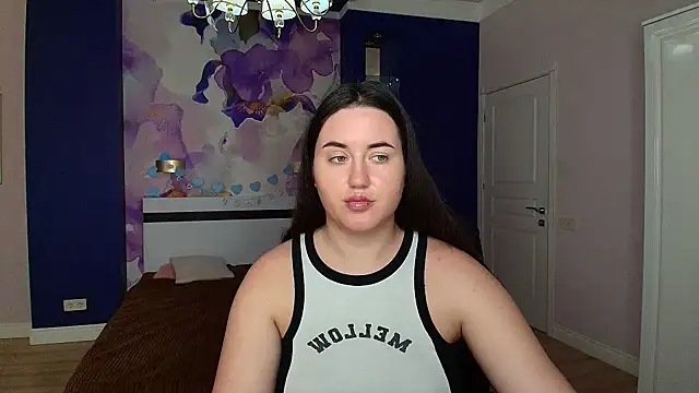 Roxie Bradley online show from December 17, 2024, 8:23 am