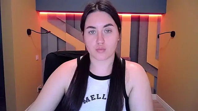 Roxie Bradley online show from December 21, 2024, 9:55 am