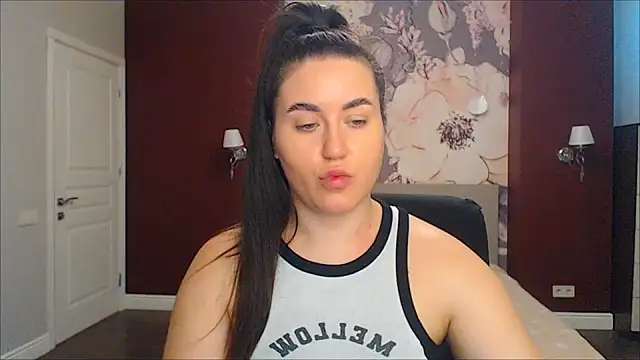 Roxie Bradley online show from January 3, 2025, 6:44 am