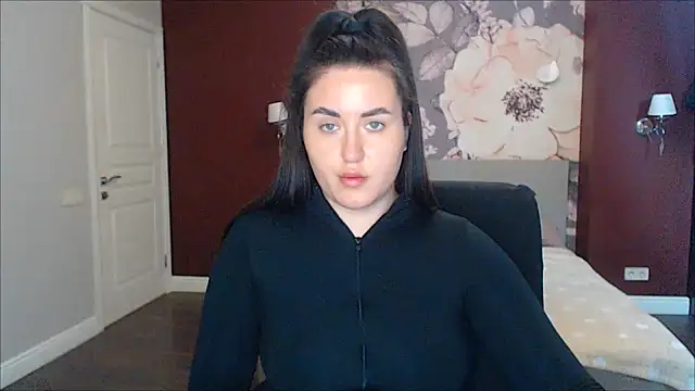 Roxie Bradley online show from January 17, 2025, 9:39 am