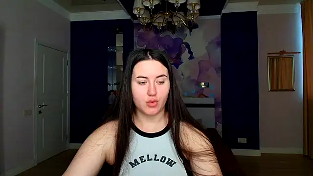 Roxie Bradley online show from February 3, 2025, 6:45 am