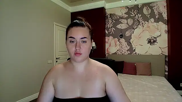 Roxie Bradley online show from September 30, 2025, 6:18 am