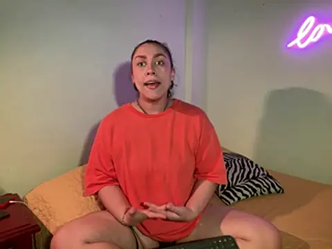 Snapshot of Im_sophiie chatting on February 2, 2025, 9:40 am Im sophiie online show from February 2, 2025, 9:40 am