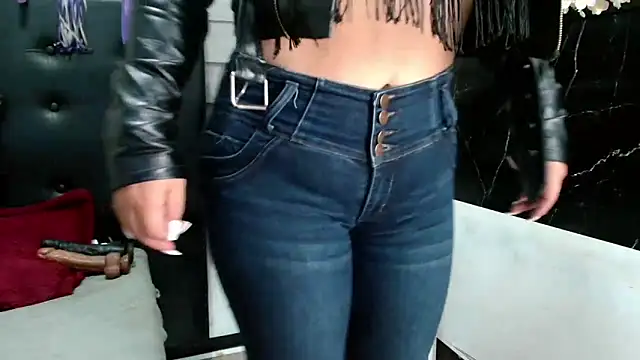 Snapshot of VIOLETTA-HOT chatting on February 25, 2025, 10:37 am VIOLETTA-HOT online show from February 25, 2025, 10:37 am