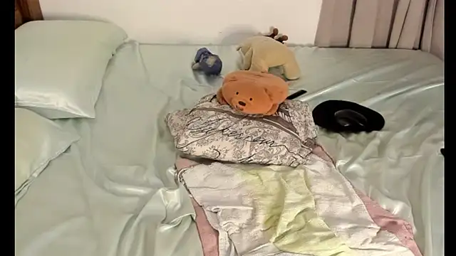  yisela  online show from January 10, 2025, 4:12 am