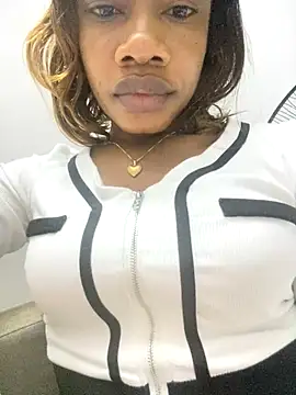  yisela  online show from December 5, 2025, 2:20 am