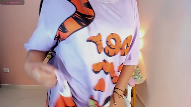 Ciara8 online show from November 10, 2025, 11:42 am