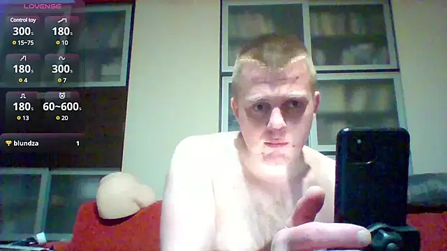 Snapshot of Matttthees chatting on March 23, 2025, 2:48 am Matttthees online show from March 23, 2025, 2:48 am
