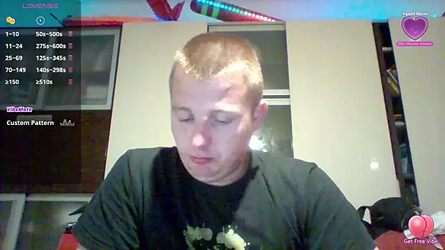 Snapshot of Matttthees chatting on October 11, 2025, 11:14 pm Matttthees online show from October 11, 2025, 11:14 pm