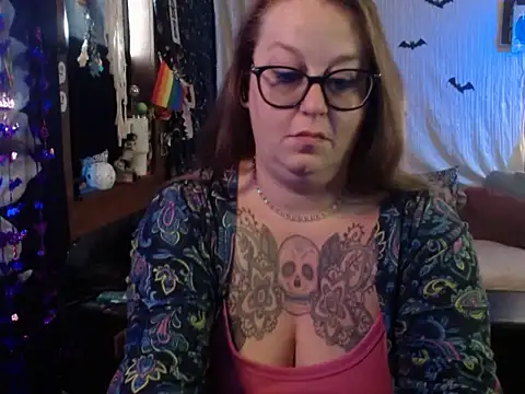 Snapshot of edgexchaos chatting on October 28, 2025, 1:14 pm edgexchaos online show from October 28, 2025, 1:14 pm