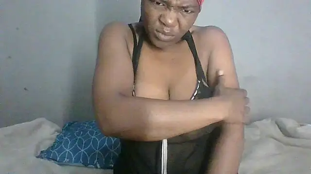 Snapshot of BeejayLoverxx chatting on February 16, 2025, 5:04 am BeejayLoverxx online show from February 16, 2025, 5:04 am