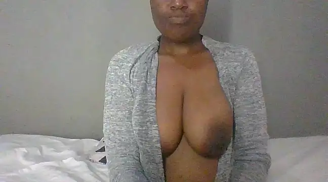 Snapshot of BeejayLoverxx chatting on March 4, 2025, 9:00 pm BeejayLoverxx online show from March 4, 2025, 9:00 pm