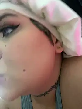 Laura takint online show from December 24, 2024, 7:33 pm