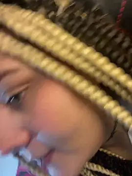 Snapshot of Laura_takint chatting on January 8, 2025, 7:45 pm Laura takint online show from January 8, 2025, 7:45 pm