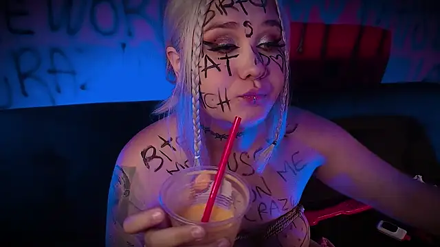 Snapshot of Laura_takint chatting on February 8, 2025, 7:05 pm Laura takint online show from February 8, 2025, 7:05 pm