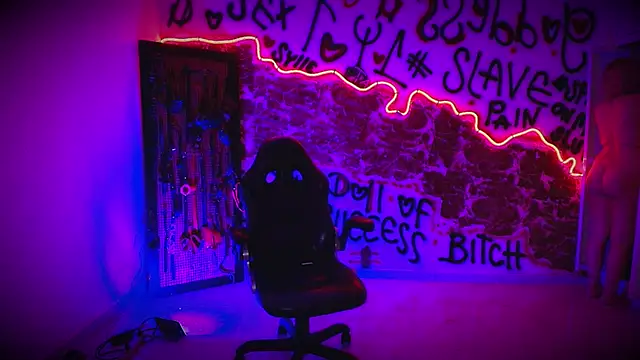 Snapshot of Laura_takint chatting on September 9, 2025, 9:03 pm Laura takint online show from September 9, 2025, 9:03 pm