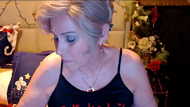 HappyWomanOn online show from February 16, 2025, 8:00 pm