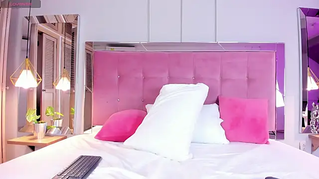 Snapshot of Ahincale chatting on February 10, 2025, 8:00 pm Ahincale online show from February 10, 2025, 8:00 pm