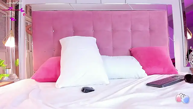 Snapshot of Ahincale chatting on February 12, 2025, 10:59 pm Ahincale online show from February 12, 2025, 10:59 pm