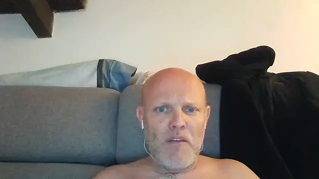 Snapshot of davigochi77bcn chatting on November 12, 2025, 6:52 pm davigochi77bcn online show from November 12, 2025, 6:52 pm