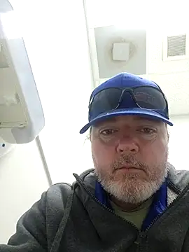 Hotredheadandtoungelasher online show from November 1, 2025, 3:36 pm